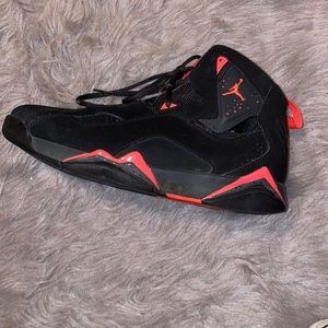 Jordan flights black and red
